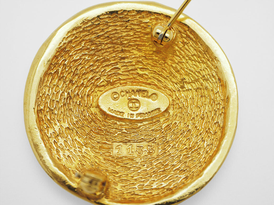 CHANEL Brooch Vintage Cambon 31 RUE Logo Gold Round Typography Preowned Reuse7