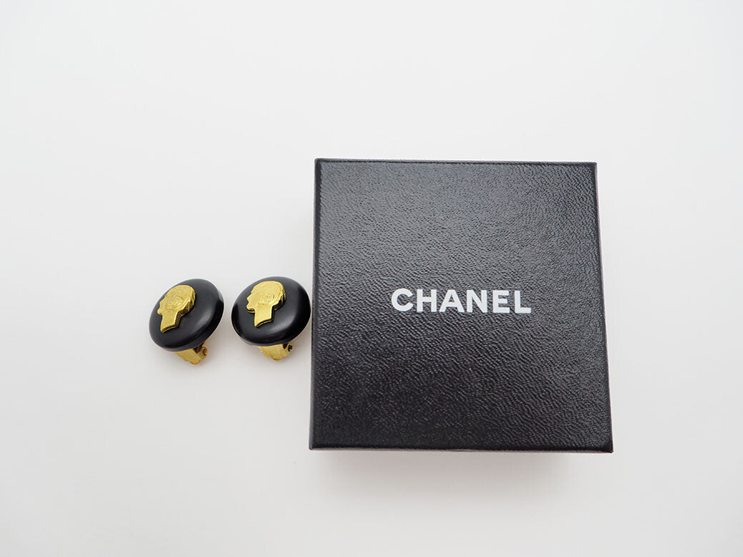 CHANEL Vintage Coco Chanel Earrings Black x Gold Ladies 95P Cameostyle10