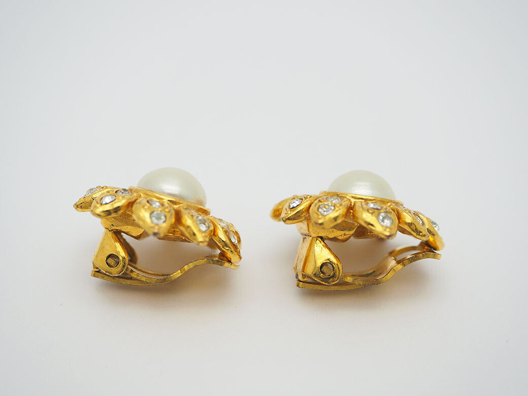 CHANEL Earrings 97P Gold Flower Rhinestone fake pearl Vintage Reuse Preowned2