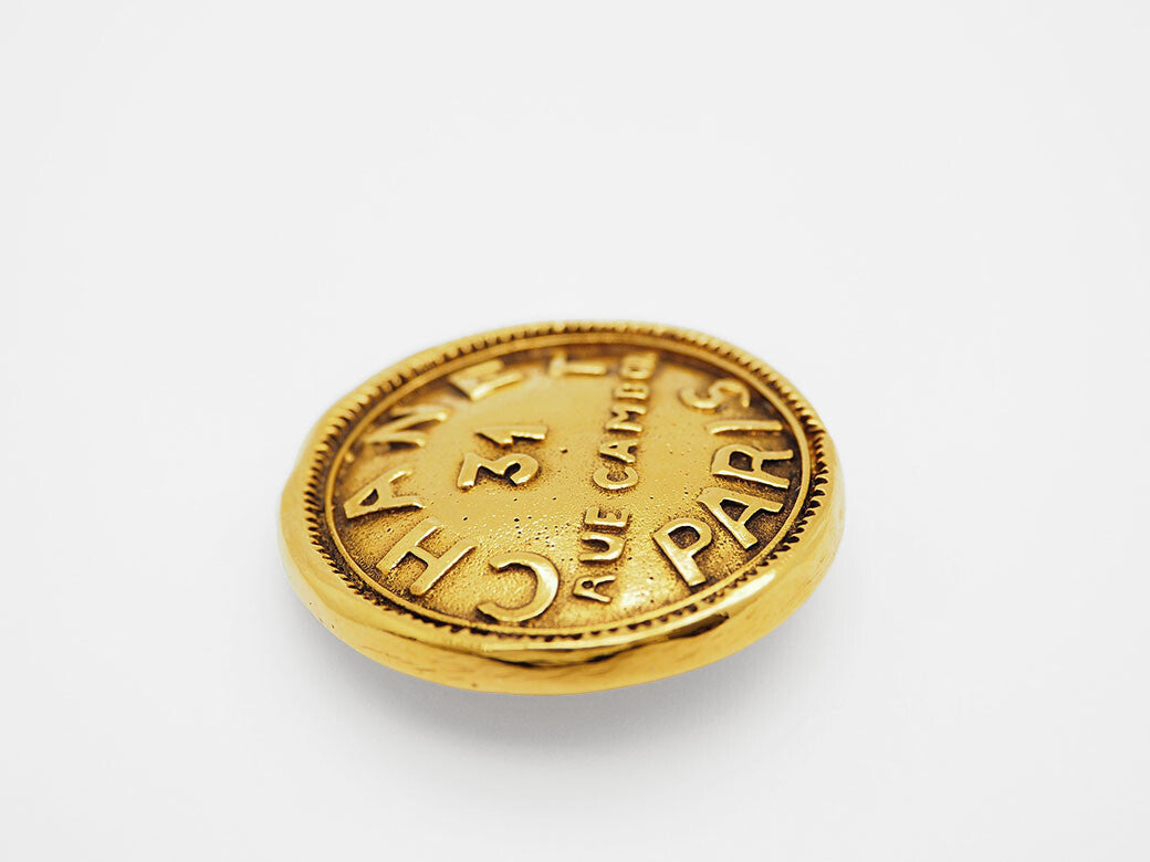 CHANEL Brooch Vintage Cambon 31 RUE Logo Gold Round Typography Preowned Reuse5