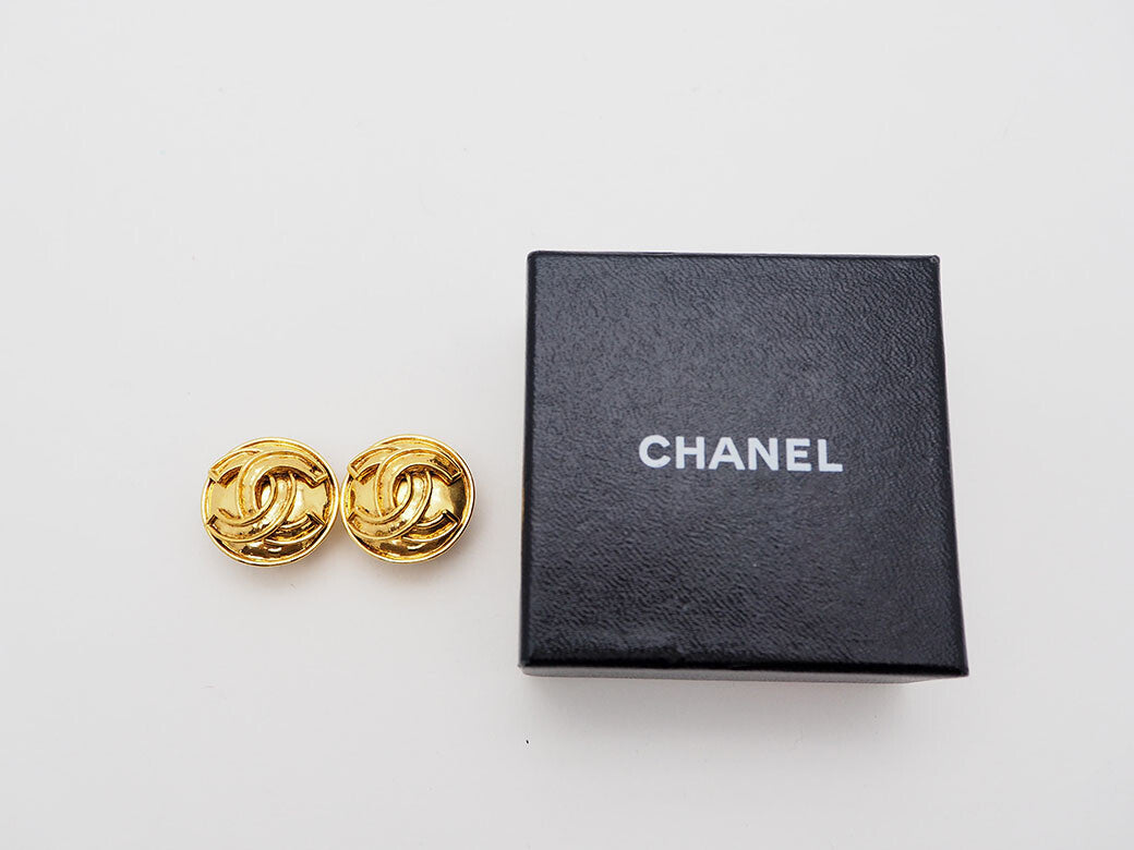 CHANEL Vintage Round Coco Earrings Gold Ladies 94P Metal Bordered Logo Reuse9