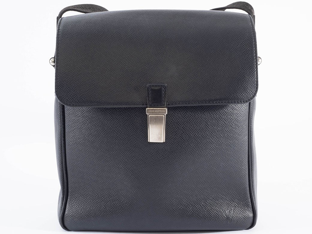 Louis Vuitton Yaranga Taiga Leather Crossbody Shoulder Bag Ardoise Preowned1