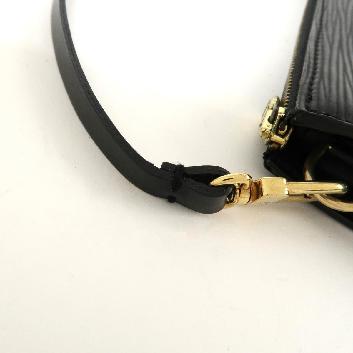 LOUIS VUITTON Pochette Accessoires Black Epi Leather Handbag M52942 Preowned15