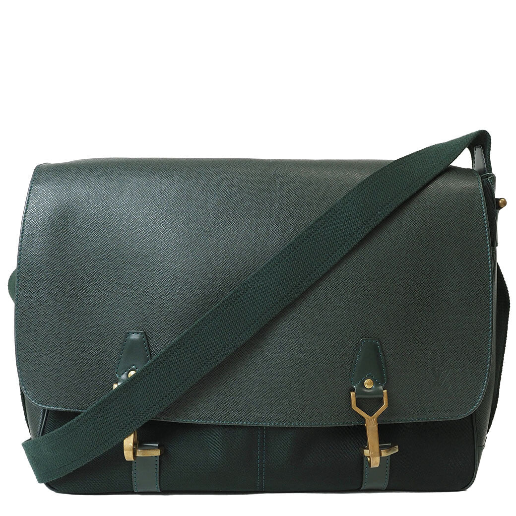 Louis Vuitton Taiga Leather Dersou Crossbody Shoulder Bag Green Preowned Auth0