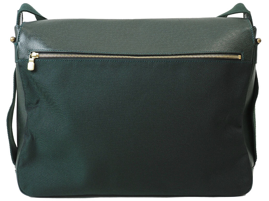 Louis Vuitton Taiga Leather Dersou Crossbody Shoulder Bag Green Preowned Auth2