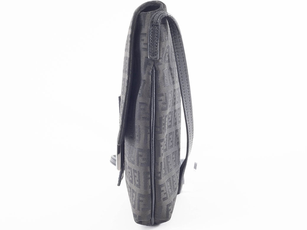 FENDI Zucchino Canvas Black Crossbody Shoulder Bag Messenger Preowned Auth4