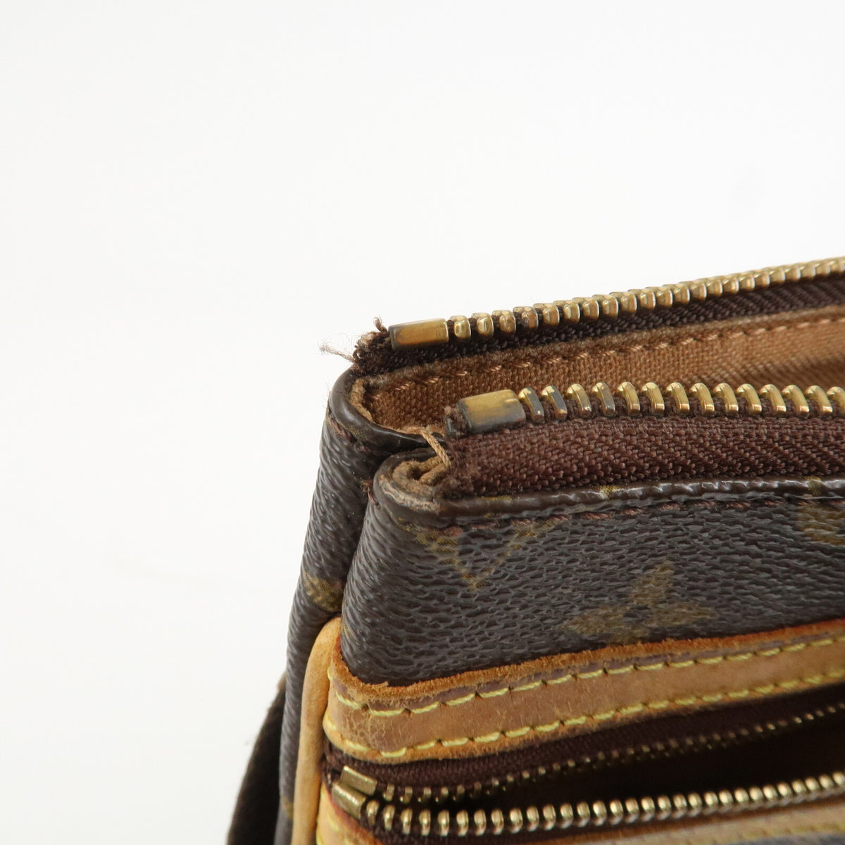 LOUIS VUITTON Pochette Bosphore Monogram Crossbody Shoulder Bag Preowned Auth16