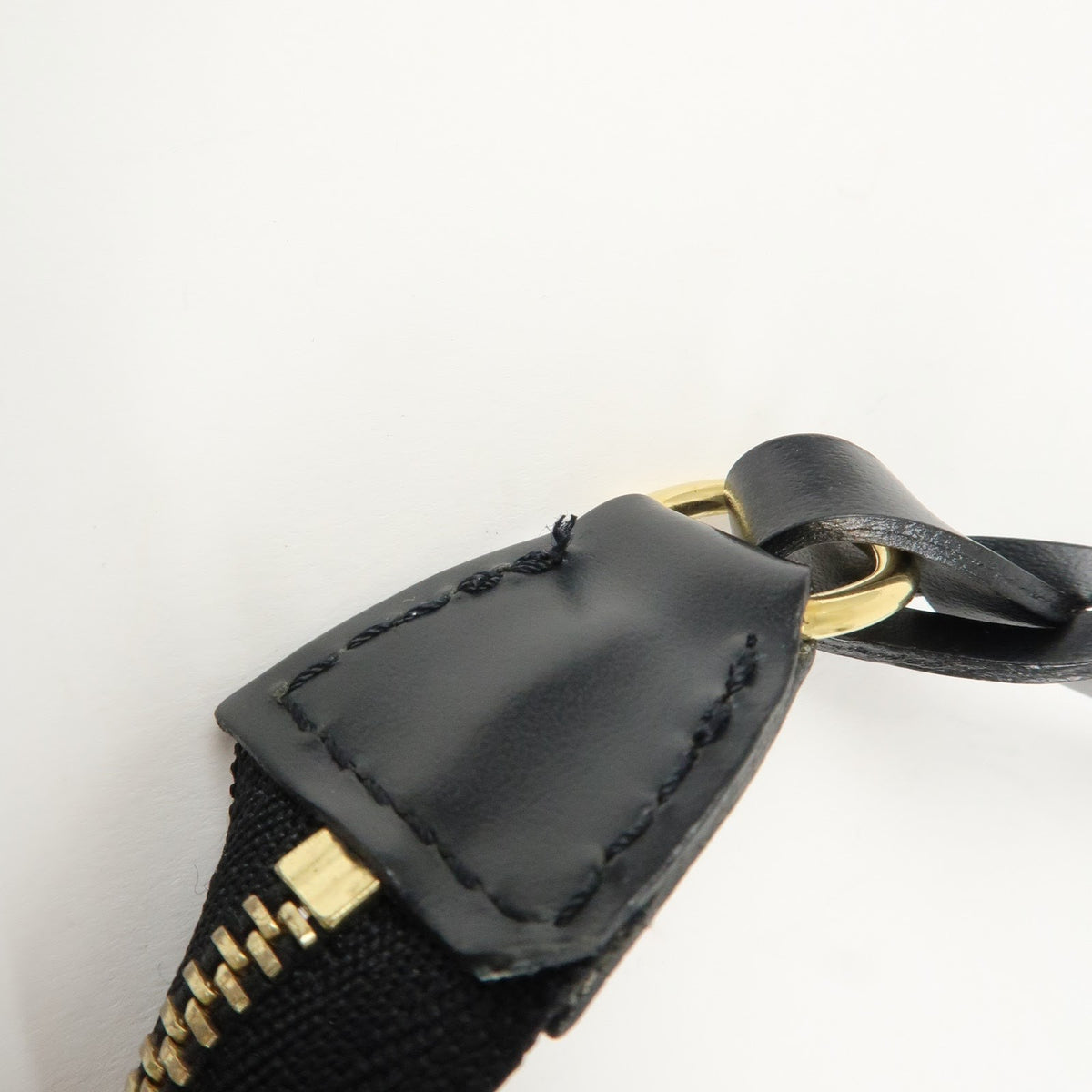 Louis Vuitton Epi Pochette Accessoires Hand Bag Noir M52942 Authentic Used F/S9