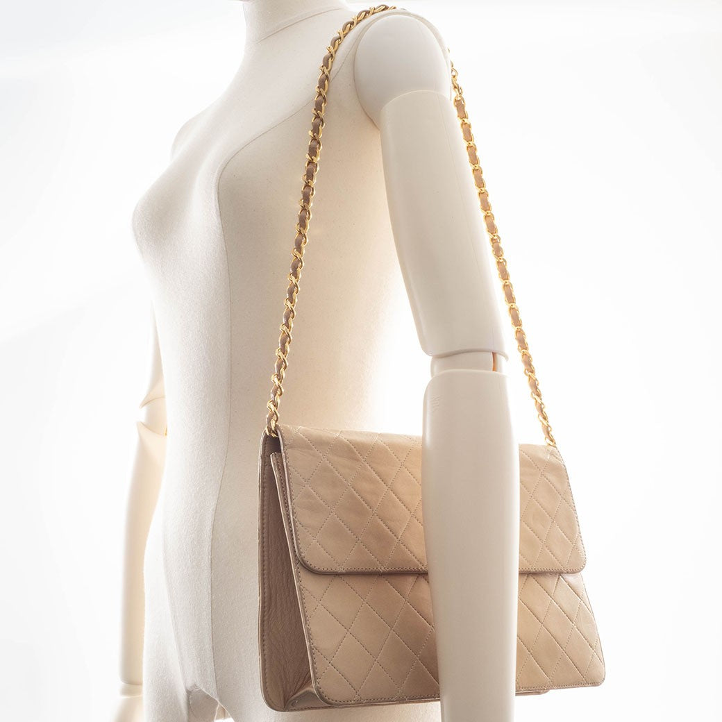 CHANEL Matelasse Womens Chain Shoulder Bag Beige Leather Vintage Preowned12