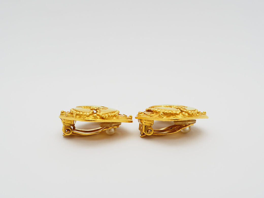 CHANEL Vintage Diamond shaped Coco Earrings Gold Ladies 96A Metal Ball Reuse2