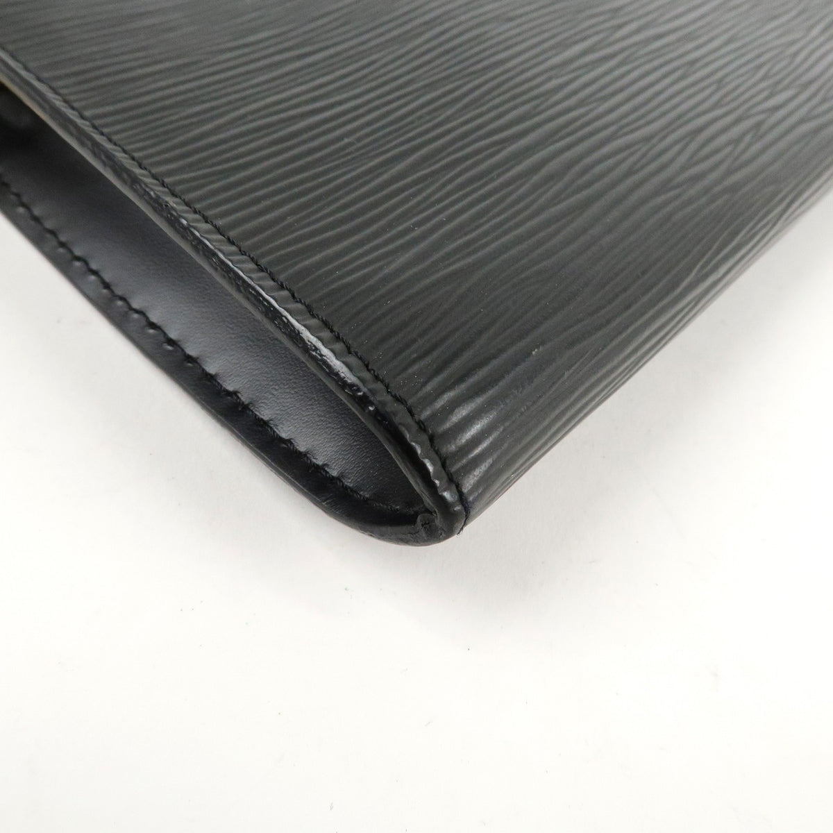 LOUIS VUITTON Pochette Accessoires Black Epi Leather Handbag M52942 Preowned6