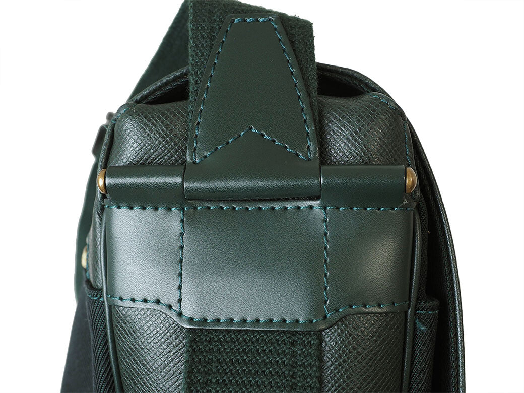 Louis Vuitton Taiga Leather Dersou Crossbody Shoulder Bag Green Preowned Auth6