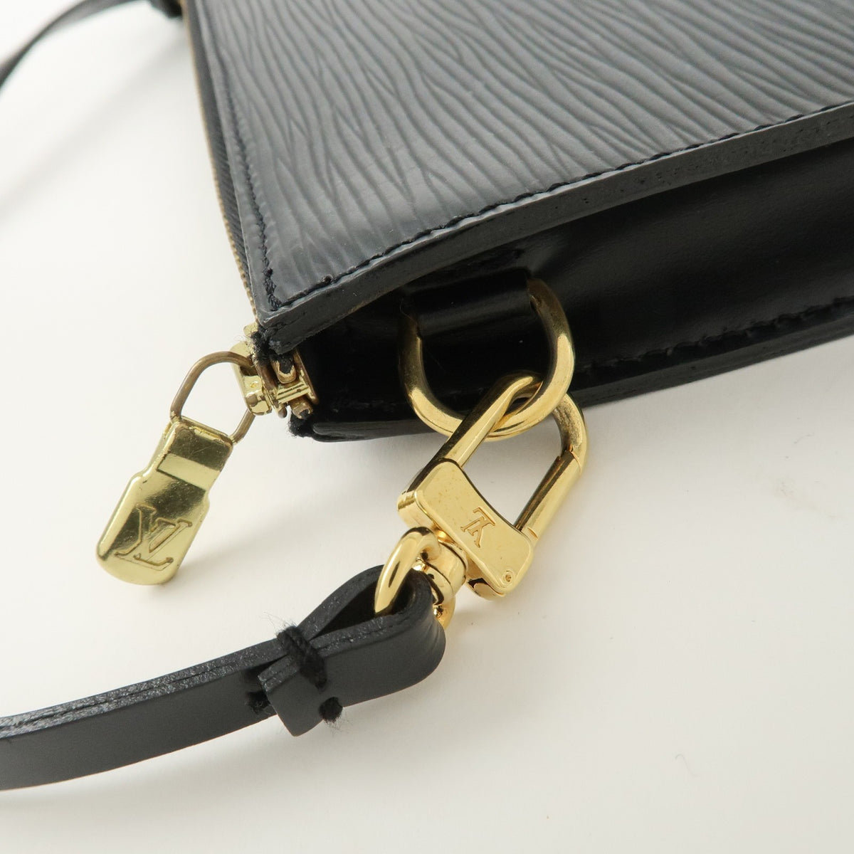 Louis Vuitton Epi Pochette Accessoires Hand Bag Noir M52942 Authentic Used F/S18