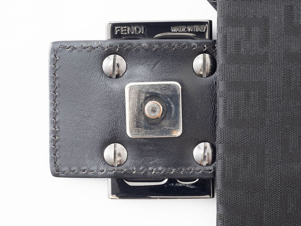 FENDI Zucchino Canvas Black Crossbody Shoulder Bag Messenger Preowned Auth17