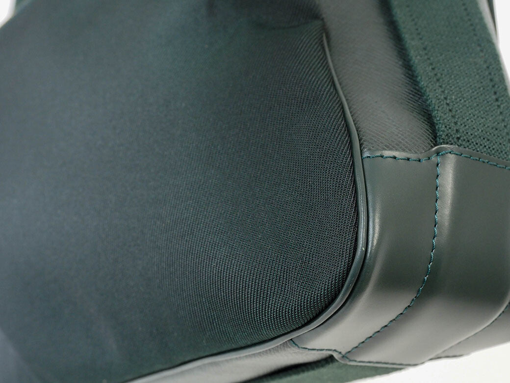 Louis Vuitton Taiga Leather Dersou Crossbody Shoulder Bag Green Preowned Auth3