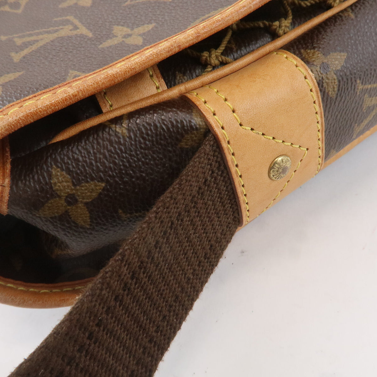 LOUIS VUITTON Gongo MM Monogram Messenger Crossbody Bag M40116 Preowned Auth11