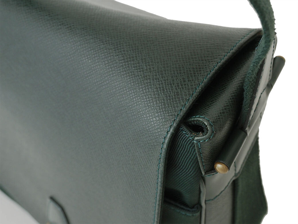 Louis Vuitton Taiga Leather Dersou Crossbody Shoulder Bag Green Preowned Auth5