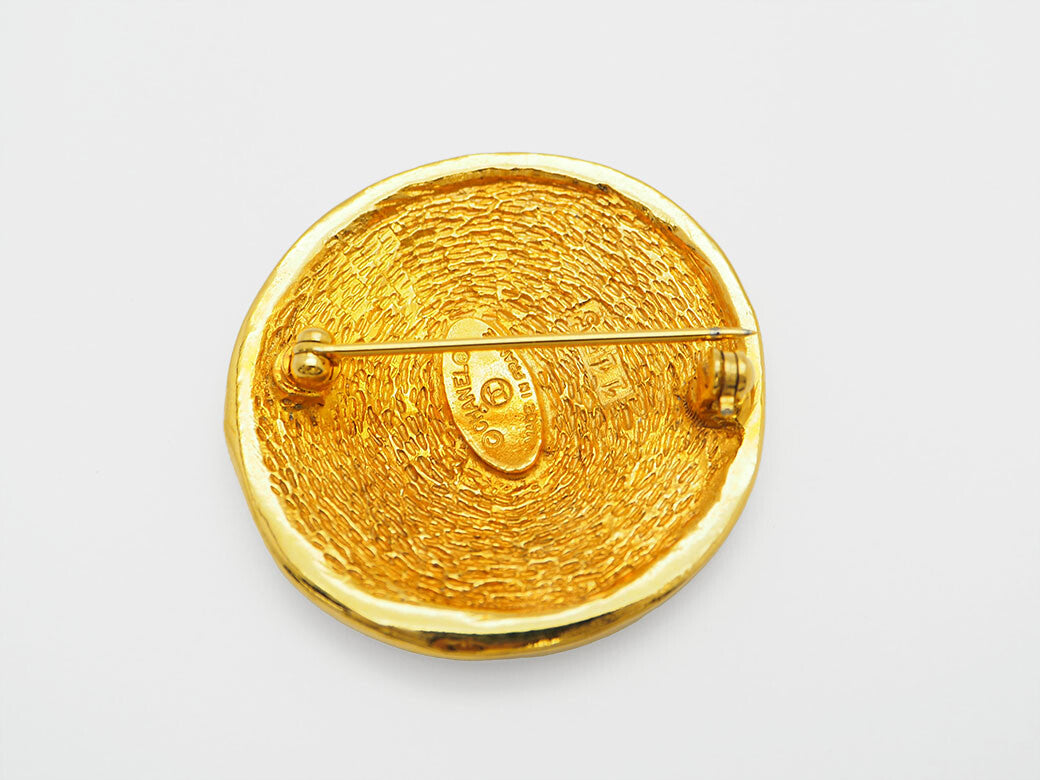 CHANEL Brooch Vintage Cambon 31 RUE Logo Gold Round Typography Preowned Reuse6