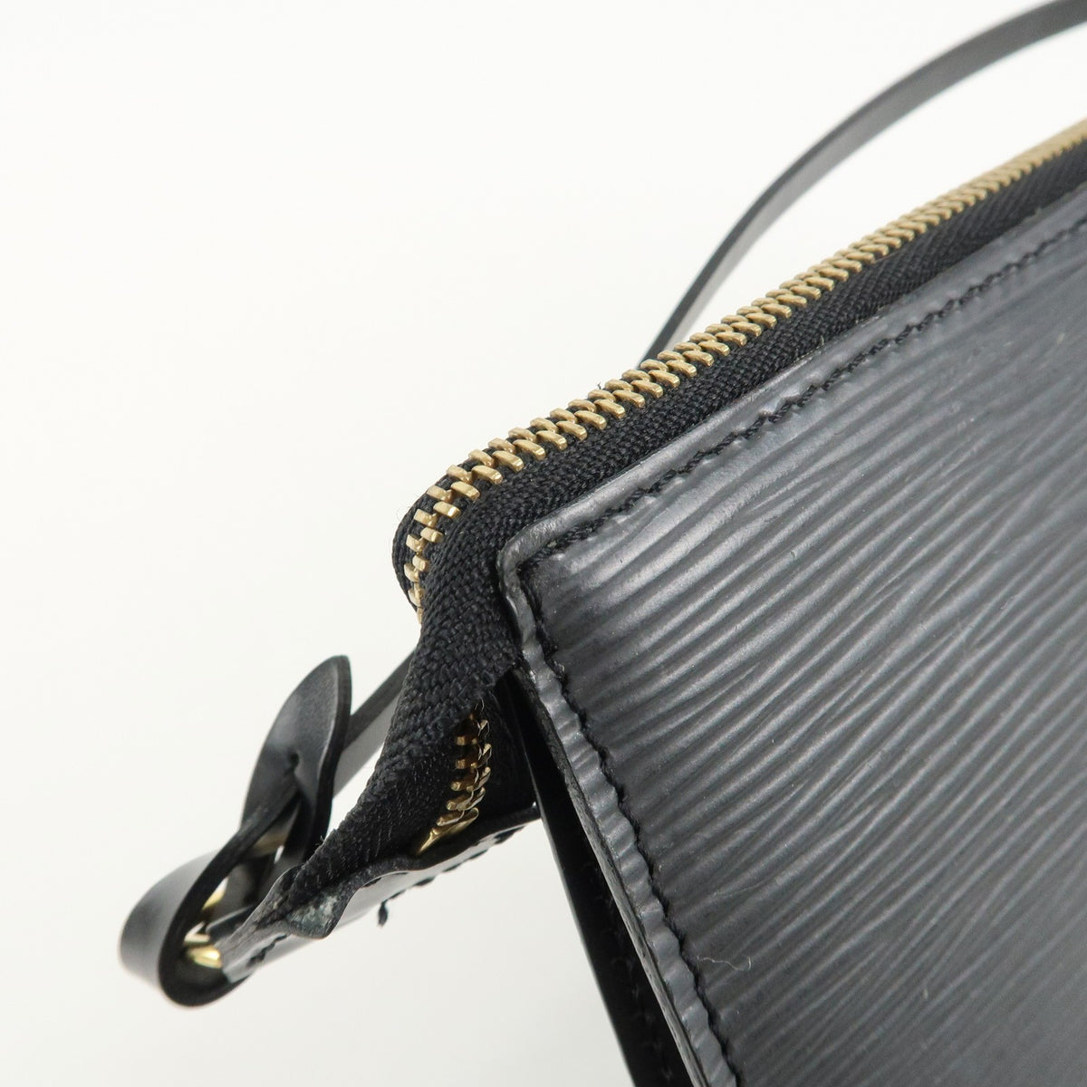 Louis Vuitton Epi Pochette Accessoires Hand Bag Noir M52942 Authentic Used F/S16