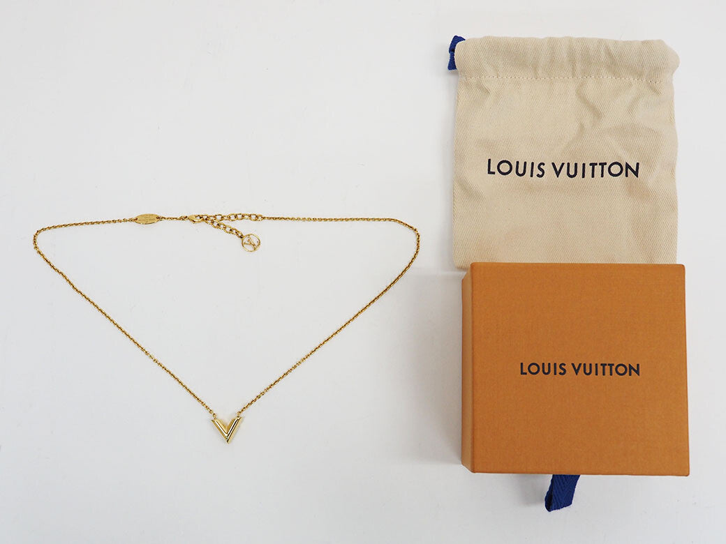 LOUIS VUITTON Necklace escential V M61083 gold women's pendant Preowned Auth9