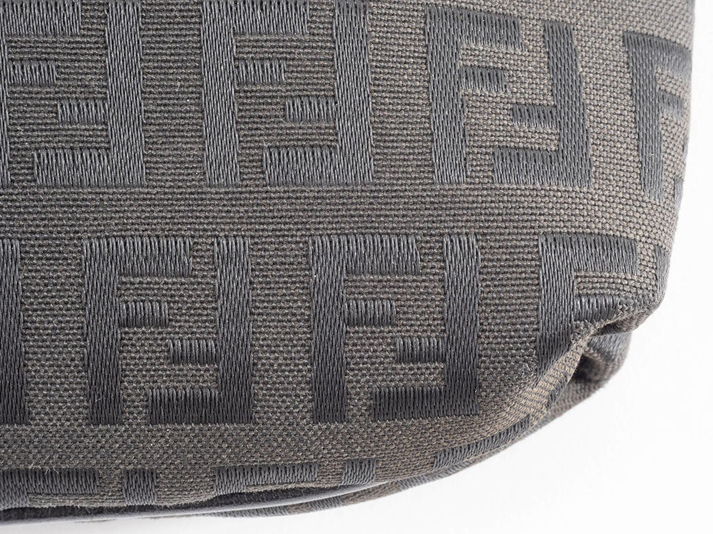 FENDI Zucchino Canvas Black Crossbody Shoulder Bag Messenger Preowned Auth12