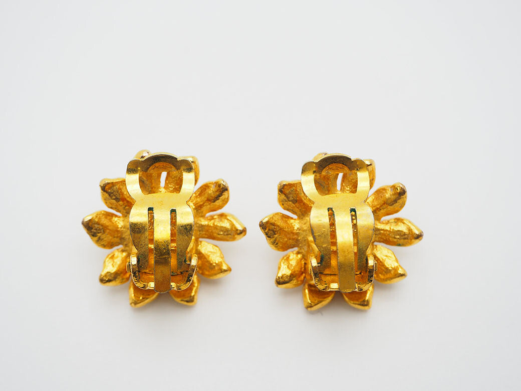 CHANEL Earrings 97P Gold Flower Rhinestone fake pearl Vintage Reuse Preowned5