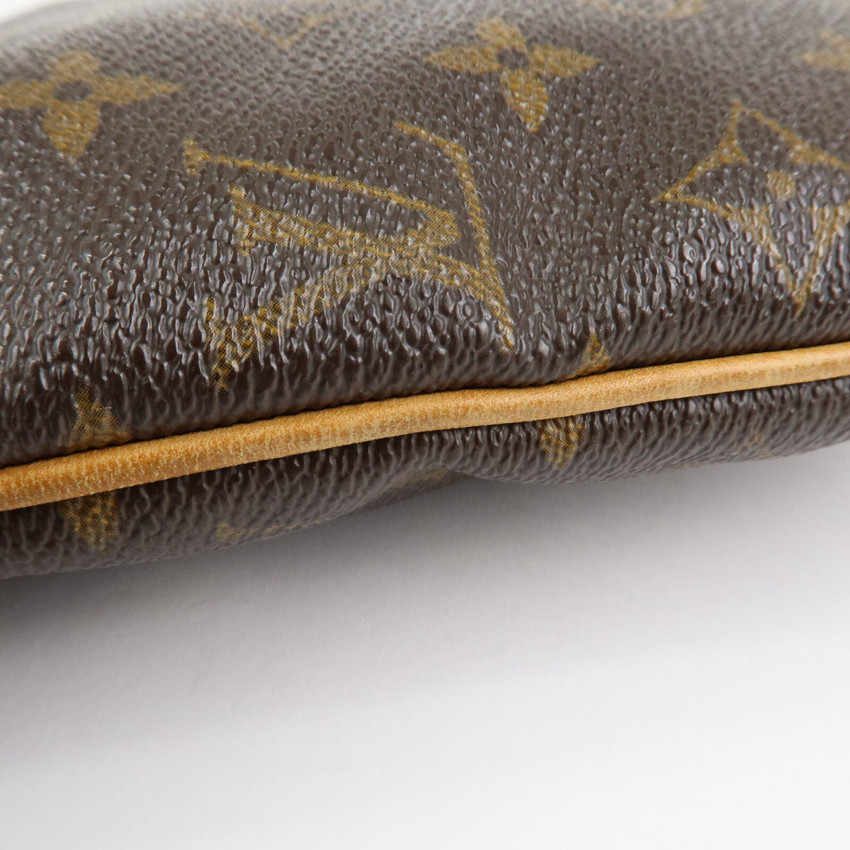 LOUIS VUITTON Pochette Bosphore Monogram Crossbody Shoulder Bag Preowned Auth15