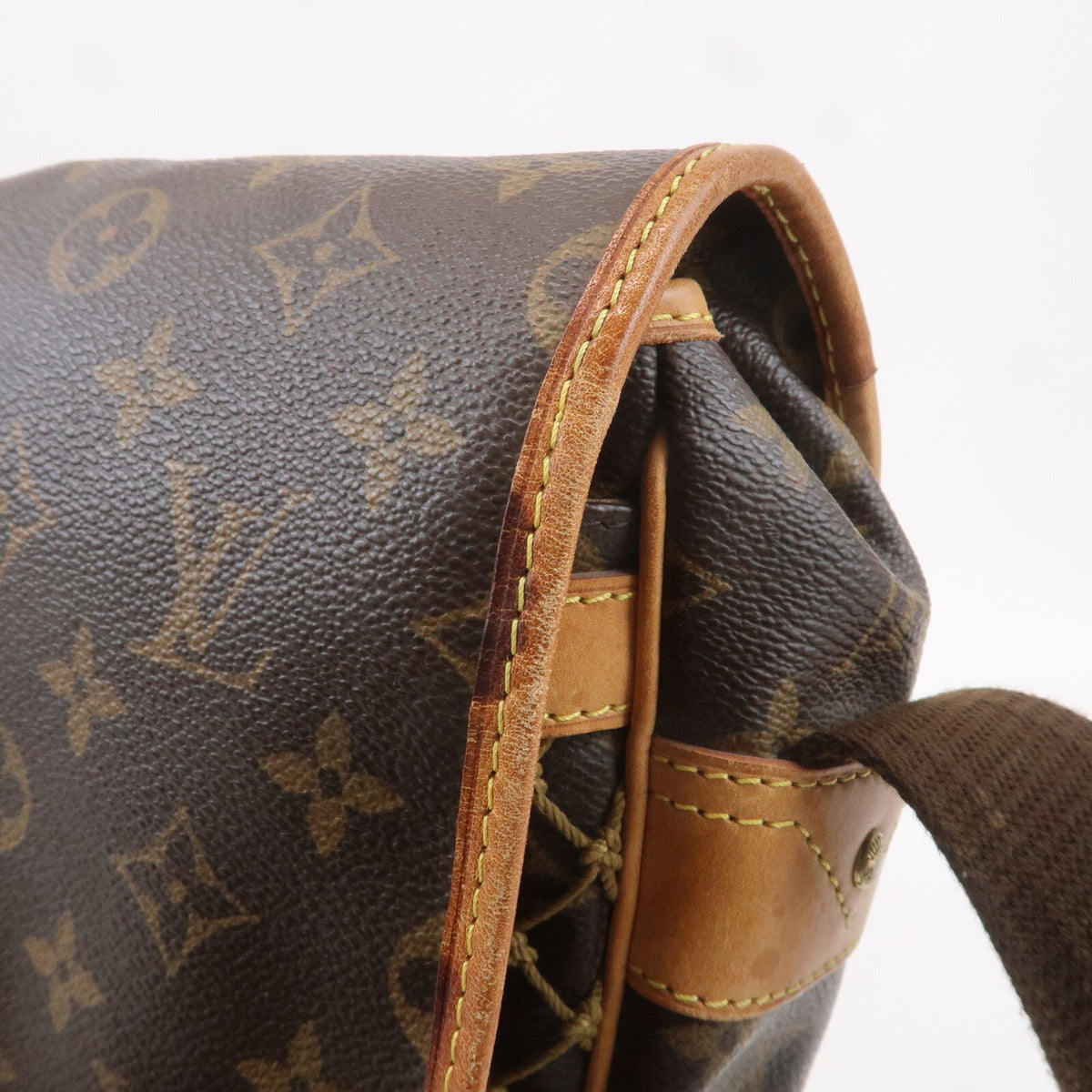 LOUIS VUITTON Gongo MM Monogram Messenger Crossbody Bag M40116 Preowned Auth8