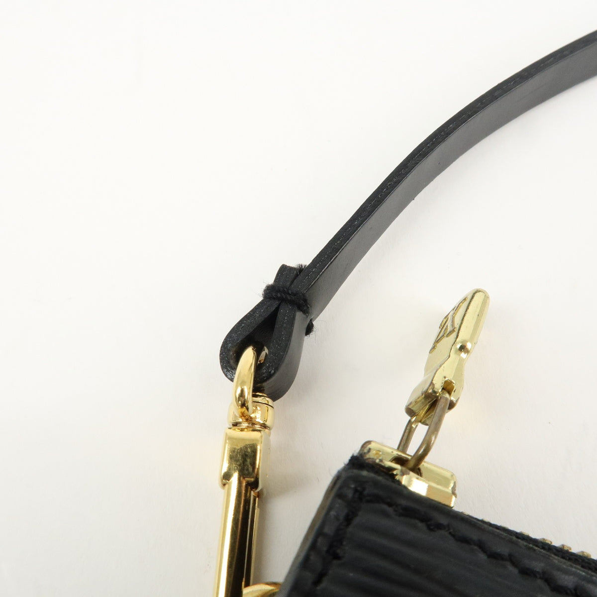 Louis Vuitton Epi Pochette Accessoires Hand Bag Noir M52942 Authentic Used F/S6
