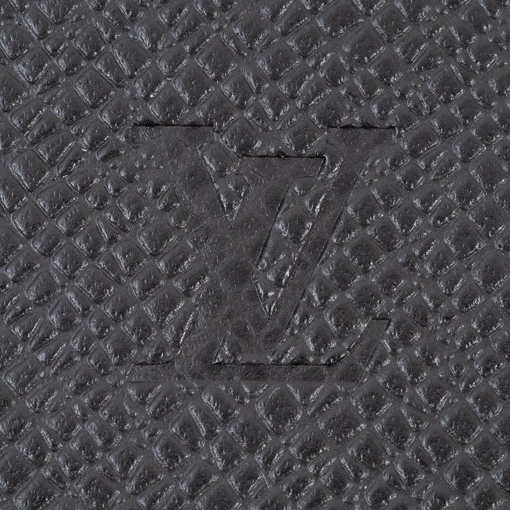 LOUIS VUITTON Porte Monnaie Cuvette Taiga Leather Black Coin Case Preowned Auth14