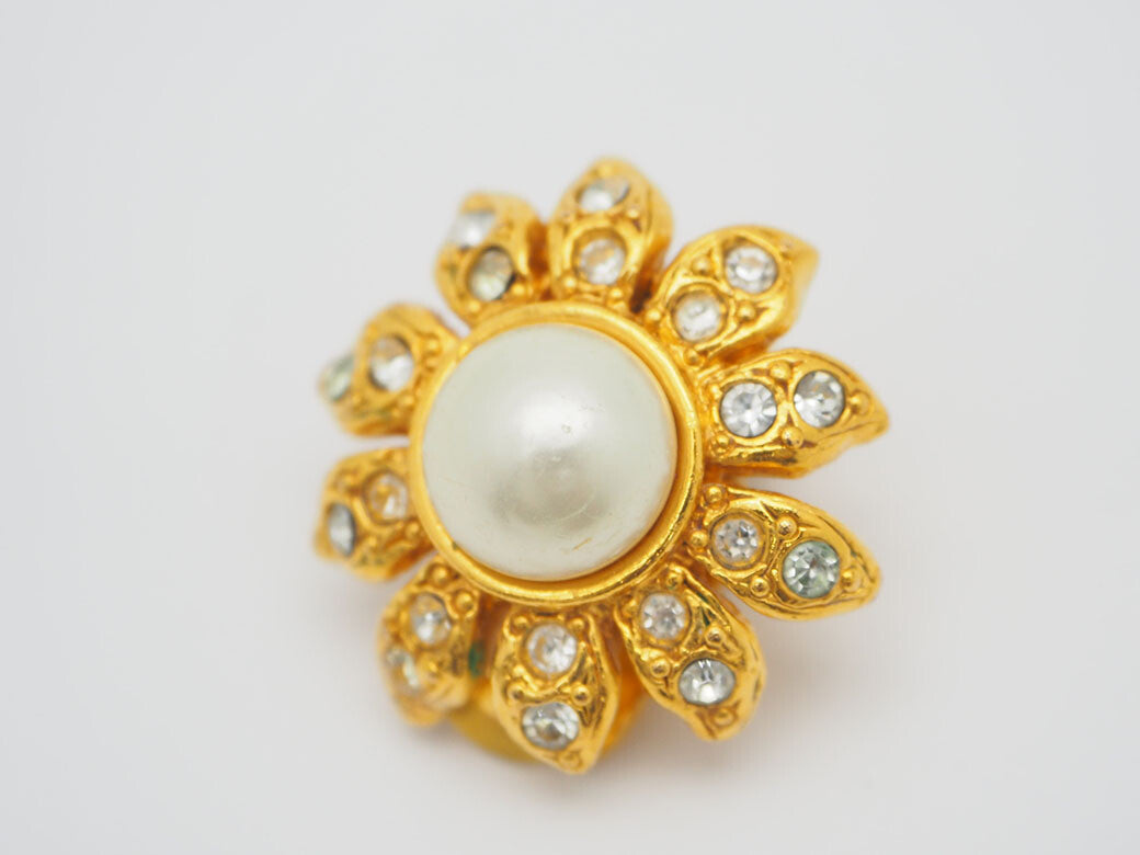 CHANEL Earrings 97P Gold Flower Rhinestone fake pearl Vintage Reuse Preowned4