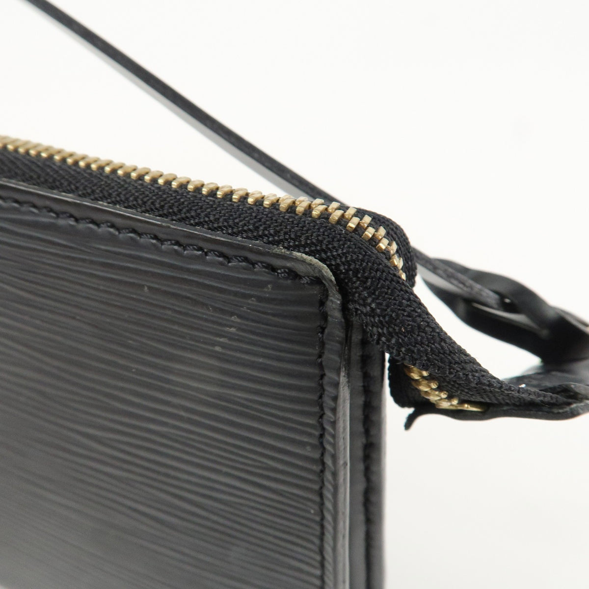 Louis Vuitton Epi Pochette Accessoires Hand Bag Noir M52942 Authentic Used F/S15