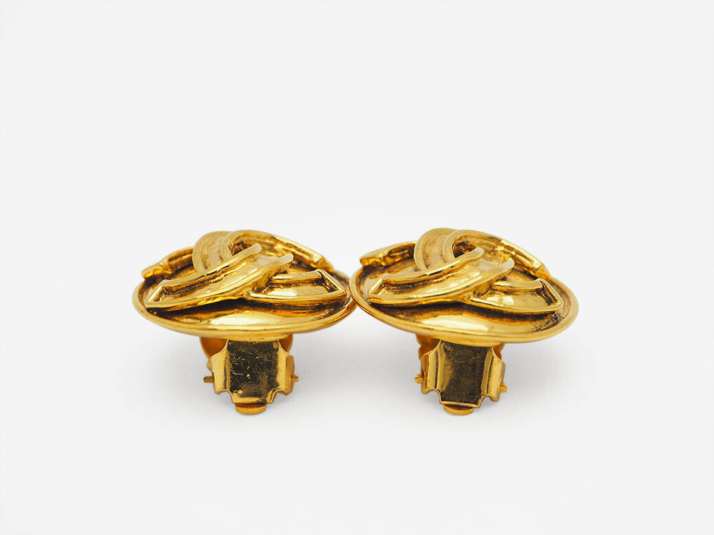 CHANEL Vintage Round Coco Earrings Gold Ladies 94P Metal Bordered Logo Reuse3