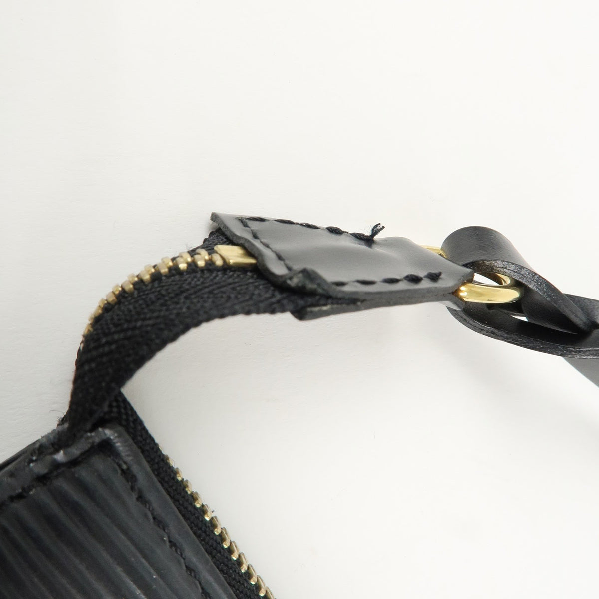 Louis Vuitton Epi Pochette Accessoires Hand Bag Noir M52942 Authentic Used F/S8