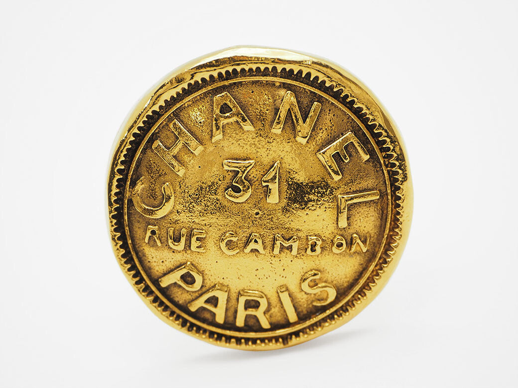 CHANEL Brooch Vintage Cambon 31 RUE Logo Gold Round Typography Preowned Reuse1