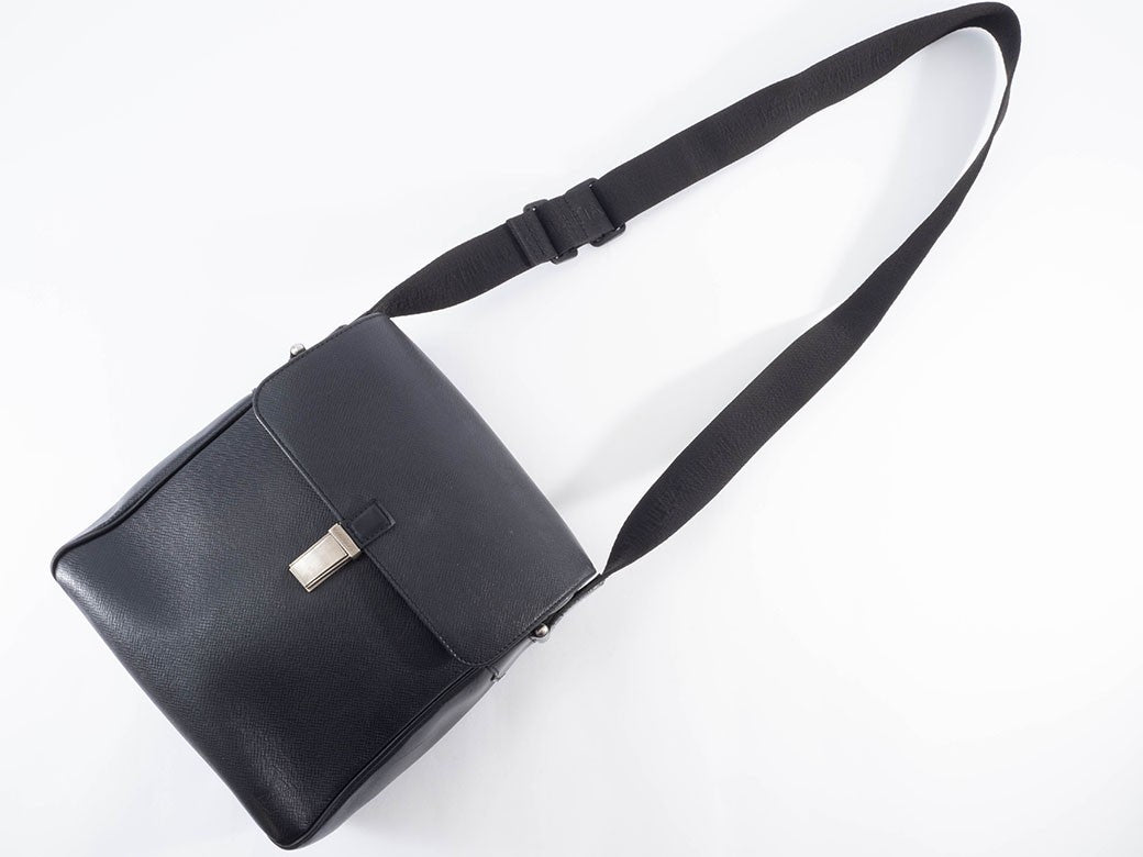 Louis Vuitton Yaranga Taiga Leather Crossbody Shoulder Bag Ardoise Preowned9