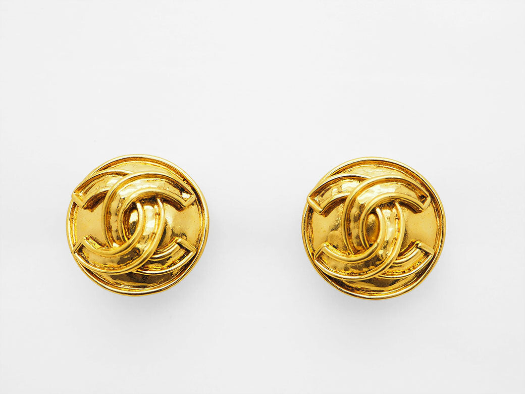 CHANEL Vintage Round Coco Earrings Gold Ladies 94P Metal Bordered Logo Reuse1