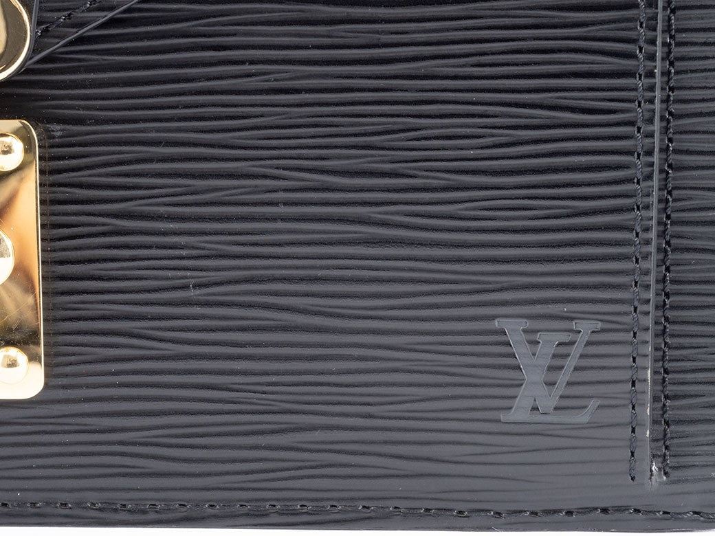 LOUIS VUITTON Pochette Serie Dragonne Second Bag M52612 Epi Leather Black Reuse12