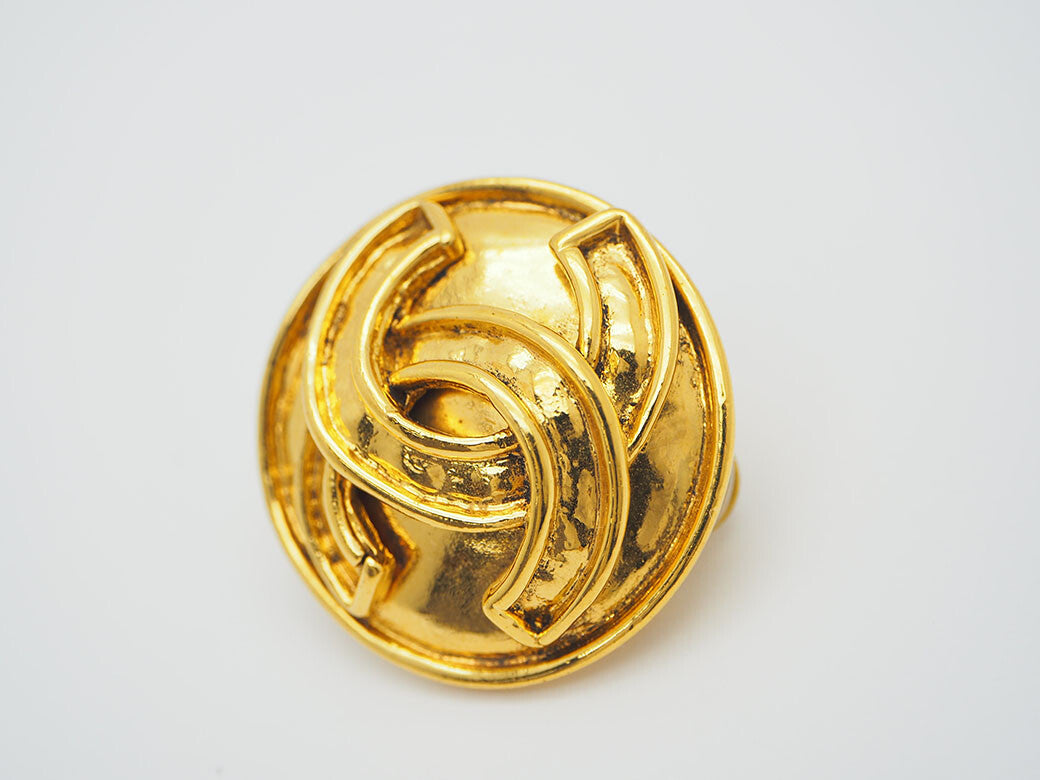 CHANEL Vintage Round Coco Earrings Gold Ladies 94P Metal Bordered Logo Reuse6