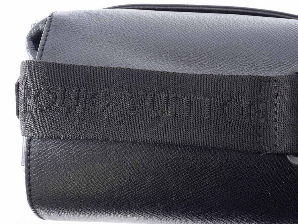 Louis Vuitton Yaranga Taiga Leather Crossbody Shoulder Bag Ardoise Preowned17