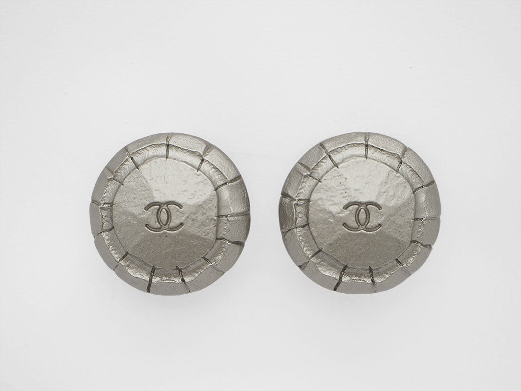 CHANEL Vintage Round Coco Earrings Silver Ladies 99A Metal Matte Finish Reuse1