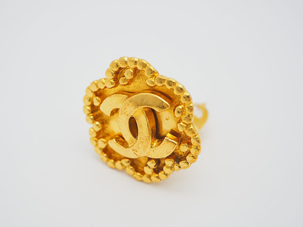 CHANEL Vintage Flower Coco Earrings 96A Gold Ladies Dot Frame Reuse Used5