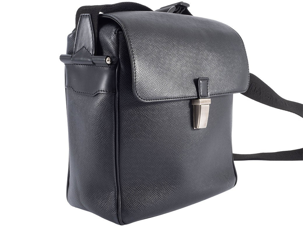 Louis Vuitton Yaranga Taiga Leather Crossbody Shoulder Bag Ardoise Preowned2