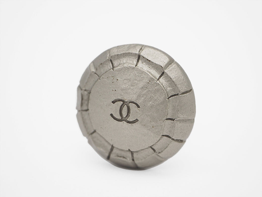 CHANEL Vintage Round Coco Earrings Silver Ladies 99A Metal Matte Finish Reuse5