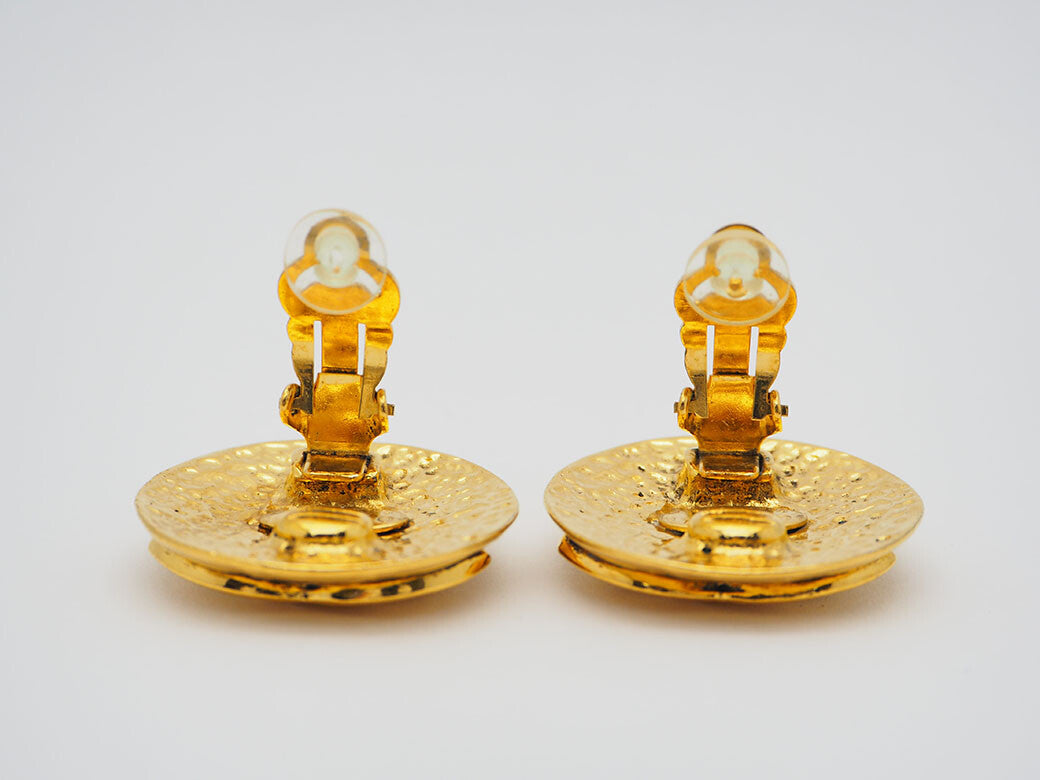CHANEL Vintage Round Matrasse Coco Earrings 94P Gold Ladies Quilted Coco Mark7